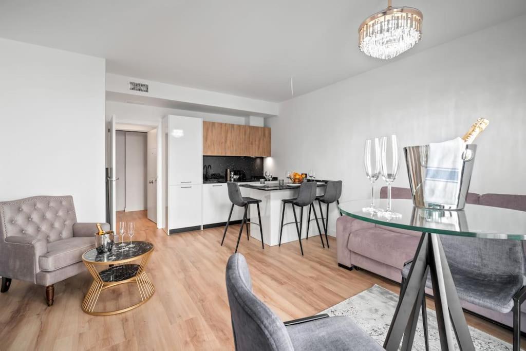 In The Heart Puerto Banus Luxurious Apartamento